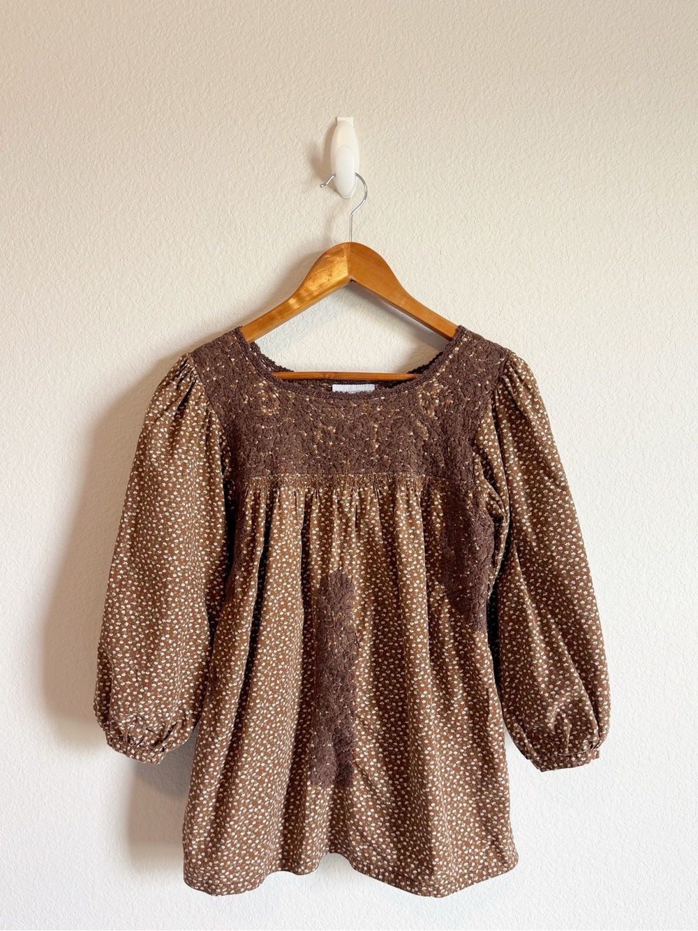 Mi Golondrina Catalina Brown Cafe Microfloral Embroidered Flowy Top Size XS